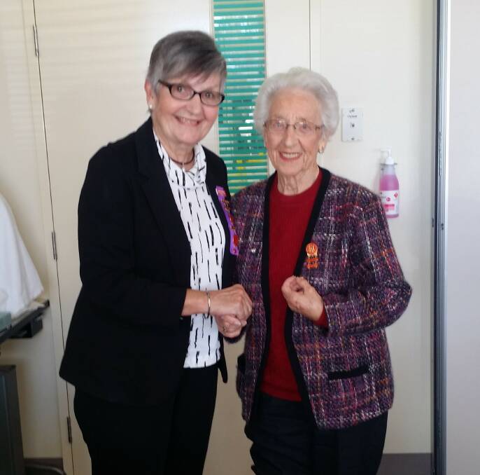 YEARS OF SERVICE: Linda Swales, UHA Riverina Area Representative and State President of UHA, presented Madge Styles with her 30 year Service Bar. 