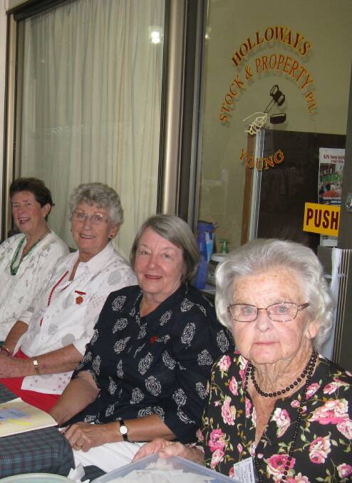 Stall: Sandra Latham, Gail Smith, Libby Plumley and Dorothy Shepherd.
