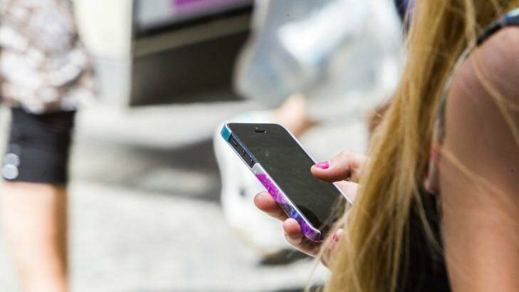 Optus reported 55,000 postpaid handheld additions in the three months to September versus Telstra’s 72,000 in the six months to June, says Credit Suisse. Photo: Glenn Hunt