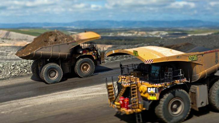 Environment groups should have the right to challenge approvals of large mining projects, a new poll has found.
