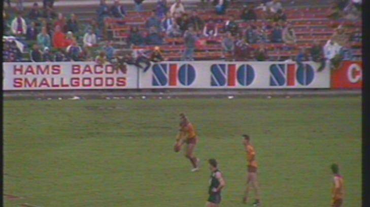 Warwick Capper kicks the goal that sunk Robert Walls in 1989 Photo: Channel Seven