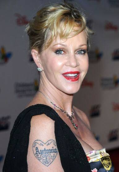 Melanie Griffith chose to permanently display her love for her husband Antonio Banderas with a tattoo. Hearts and all. Photo: nauho.bg