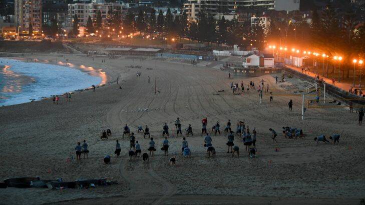 SMH News. An extreme hot weather spell starts to effect the east coast. Photo shows, Sunrise at Coogee as people make  the most before the city heats up. Photo by, Peter Rae. Friday 10 February, 2017 Photo: Peter Rae