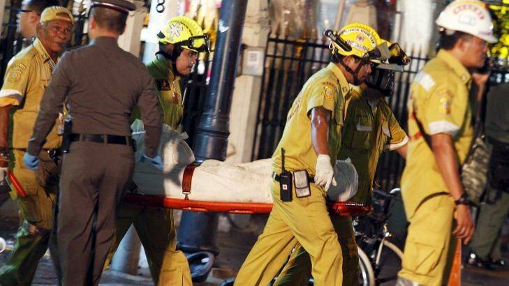 ATTENTION EDITORS - VISUAL COVERAGE OF SCENES OF DEATH AND INJURY Rescue workers carry the body of a victim from the Erawan shrine, the site of a deadly blast in central Bangkok August 17, 2015. The bomb planted at one of the Thai capital's most renowned shrines on Monday killed 16 people, including three foreign tourists, and wounded scores in an attack the government called a bid to destroy the economy.  REUTERS/Kerek WongsaTEMPLATE OUT Photo: KEREK WONGSA