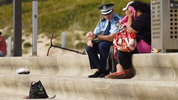 NSW Police Inspector Chris Whalley (2nd from left) talks the family of Tui Gallaher.  Photo: Kate Geraghty