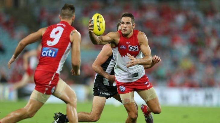 Josh Kennedy grabs the ball for the Swans against Collingwood. Photo: Anthony Johnson