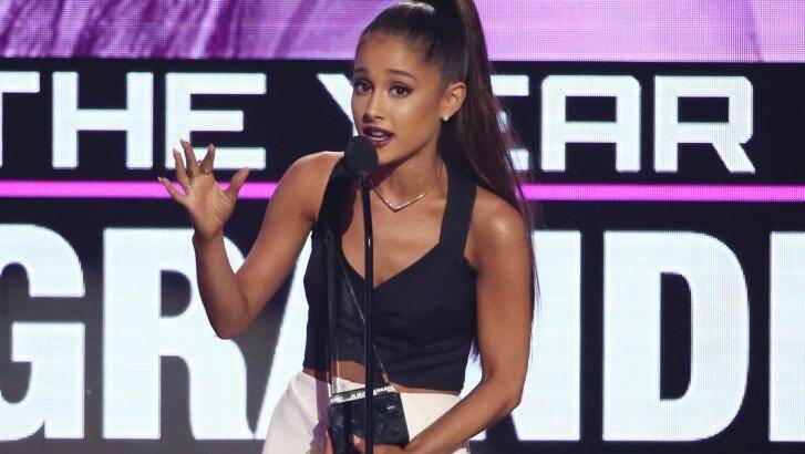 Ariana Grande accepts the award for artist of the year at the American Music Awards on Sunday, Nov. 20, 2016. Photo: MATT SAYLES