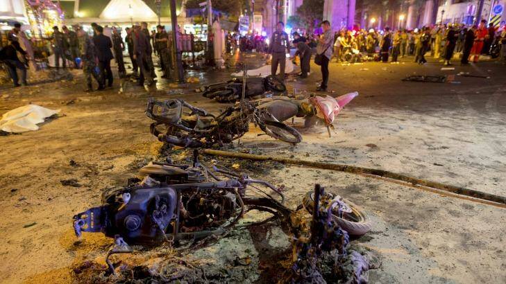 Wreckage of motorcycles are seen as security forces and emergency workers gather at the scene of a blast in central Bangkok August 17, 2015. A bomb on a motorcycle exploded on Monday just outside a Hindu shrine in the centre of the Thai capital, killing at least 12 people, police and a rescue worker said. REUTERS/Athit Perawongmetha      TPX IMAGES OF THE DAY Photo: ATHIT PERAWONGMETHA