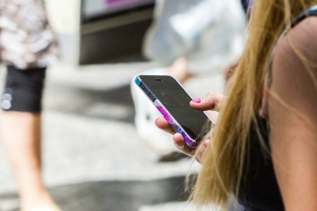 Optus reported 55,000 postpaid handheld additions in the three months to September versus Telstra’s 72,000 in the six months to June, says Credit Suisse. Photo: Glenn Hunt