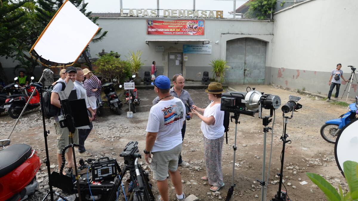 The media wait outside Kerobokan Prison for Schapelle's release. Photo: FAIRFAX MEDIA