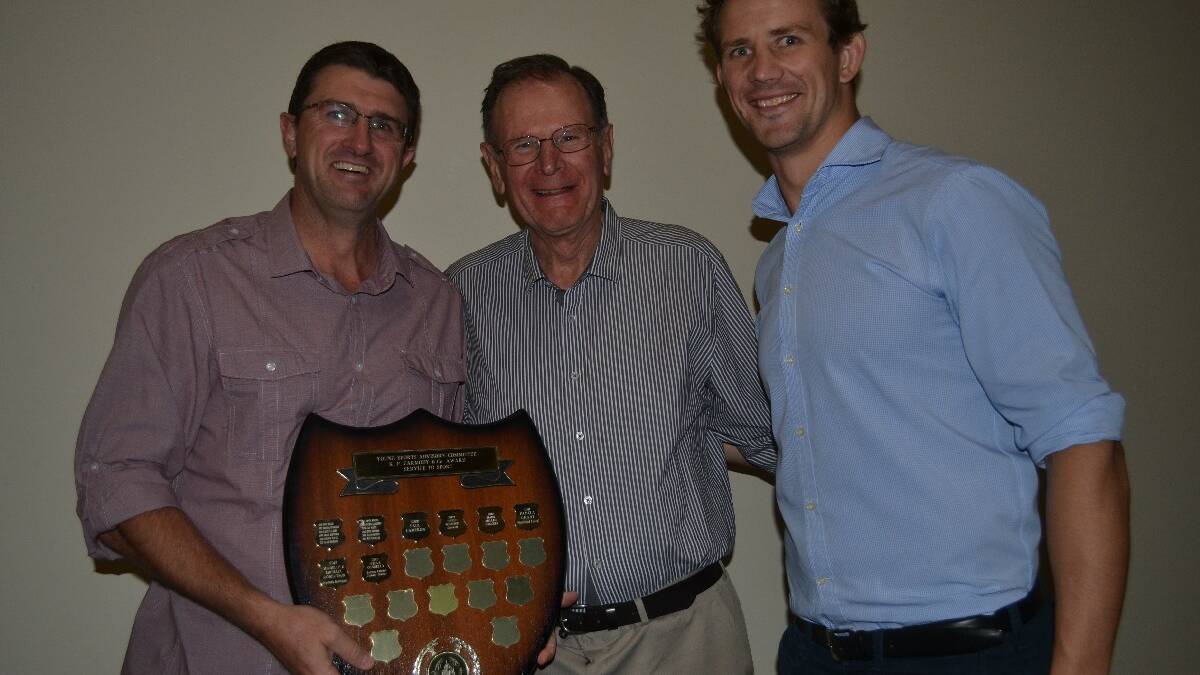 2013 SERVICE TO SPORT: Steve Connelly accepts his award from sponsor Keith Carmody and special guest Tim Davidson.		(sportpres011)