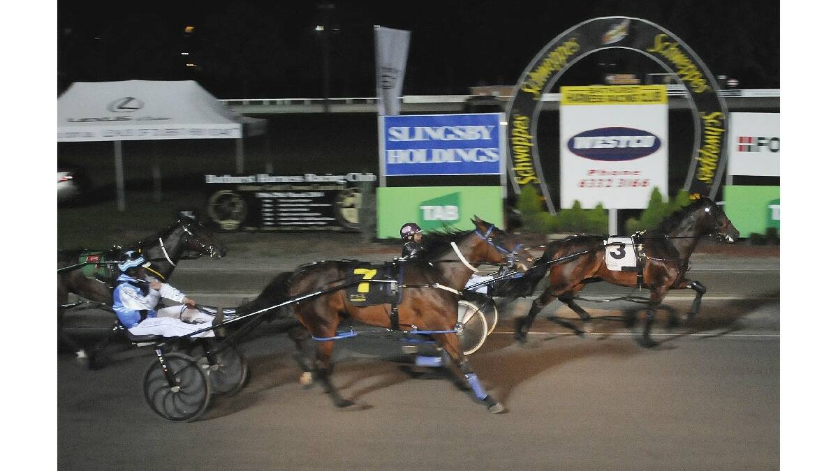  Bathurst Gold Tiara Final winner Makes Every Scents driven by Mark Hewitt, followed by local Glenn Wilmot’s Mustang Jet and third placed locally bred Sally Fletcher. Photo: Western Advocate