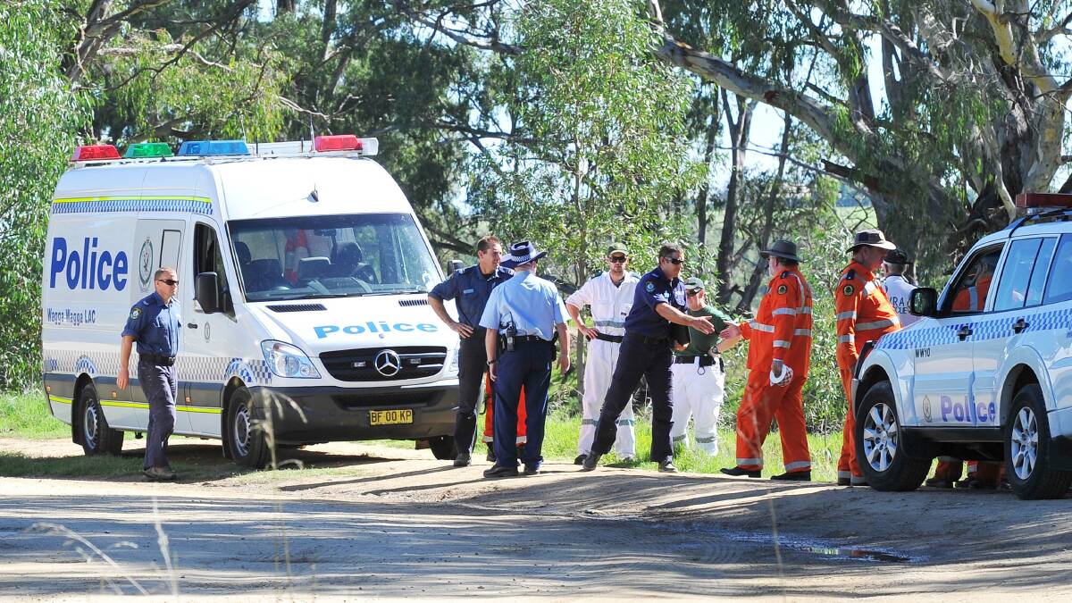 Emergency services are searching the Murrumbidgee River at Wiradjuri Reserve after a man disappeared on Friday night. Picture: Kieren L Tilly