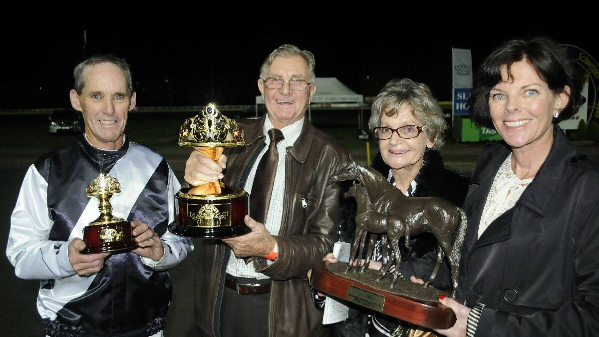 Young’s Gold Tiara trifecta: In a boost for local standard-bred breeders and owners, the first of the feature races at Bathurst last Saturday night resulted in a local quinella for participants Jackie Gibson and Glenn Wilmot. Pictured are Bathurst Gold Tiara Final winners Mark Hewitt (driver) with John, Mary and Jackie Gibson.
