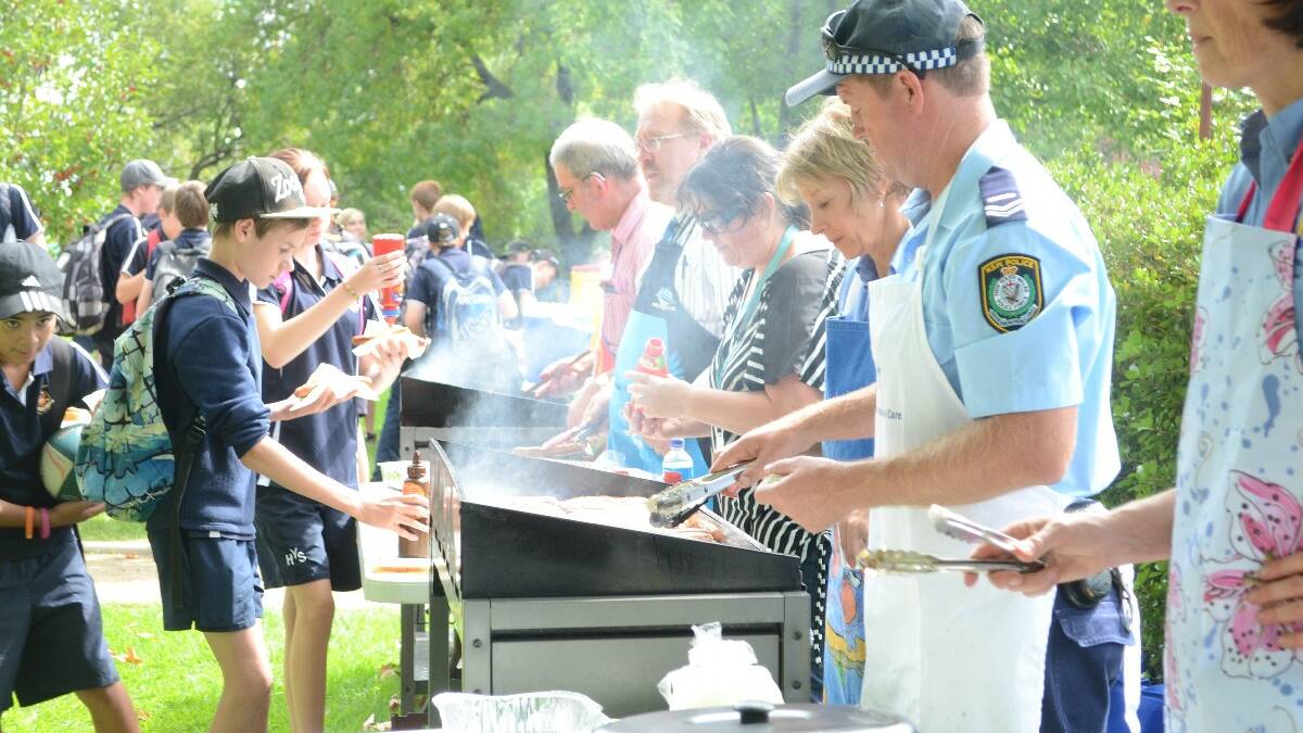 FOOD'S ON! Mayor Stuart Freudenstein, council director Craig Filmer, community services officer Sally Atkinson, Lindy Boshoff and Senior Constable Peter Guthrie.	