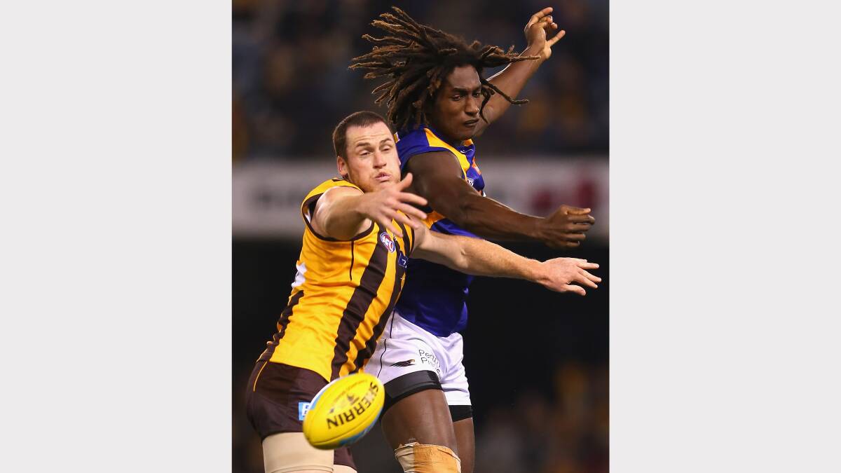 Jarryd Roughead and Nic Naitanui contest for a mark. Photo: Getty Images.