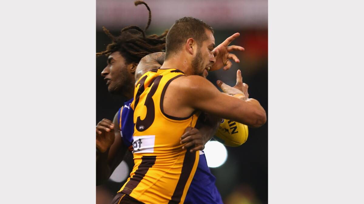 Nic Naitanui runs into Lance Franklin's elbow as he attempts to tackle him. Photo: Getty Images.
