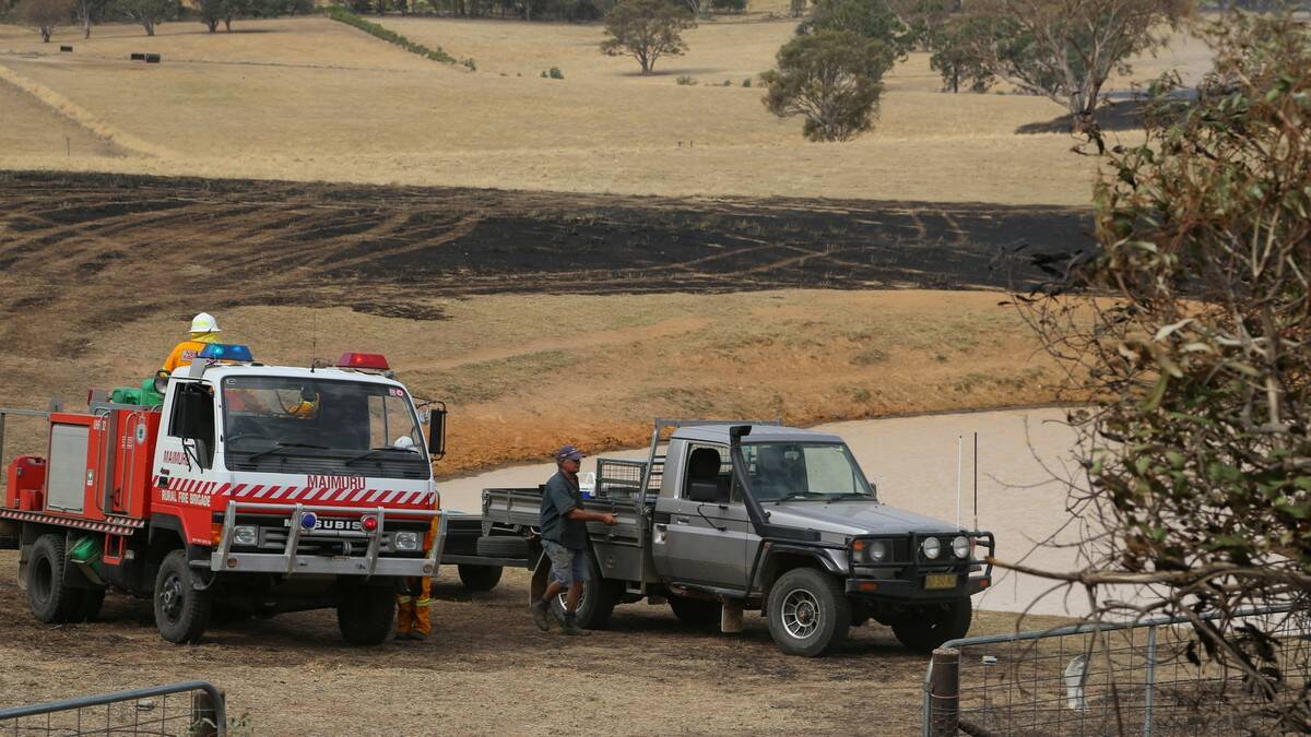 More photos of the fire between Young and Boorowa. Latest reports are that it is now moving in a northerly direction, with wind gusts around 50 km/h and temperatures still at around 40 degrees. 