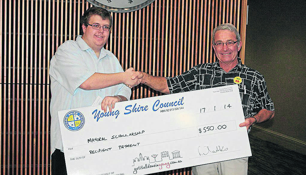 ABOVE LEFT: Matt Sheahan is presented with his cheque by mayor Stuart Freudenstein.                                                                  (mayoralscholar)