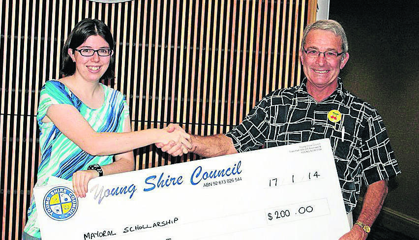 ABOVE RIGHT: Caitlin O’Brien receives her cheque from mayor Stuart Freudenstein.               			     (mayoralscholar1)
