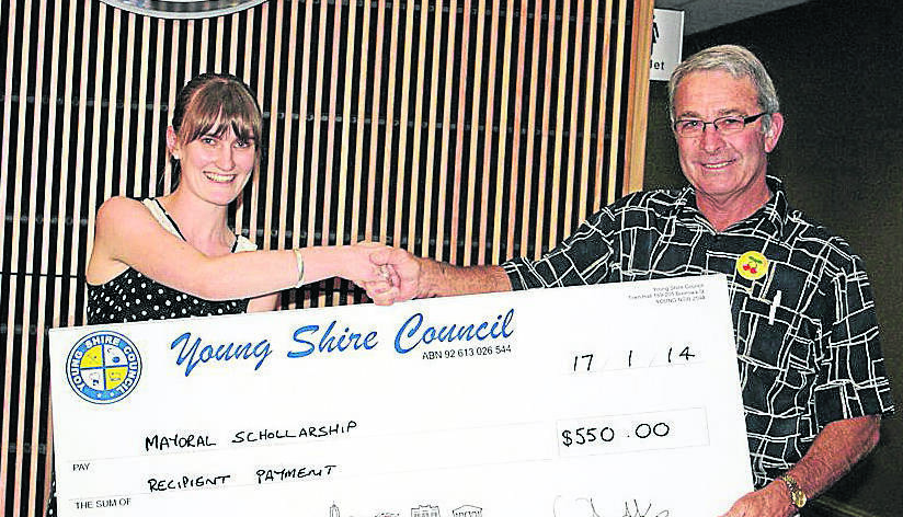 ABOVE RIGHT: Emily Jones is presented with her cheque by mayor Stuart Freudenstein.          (mayoralscholar3)