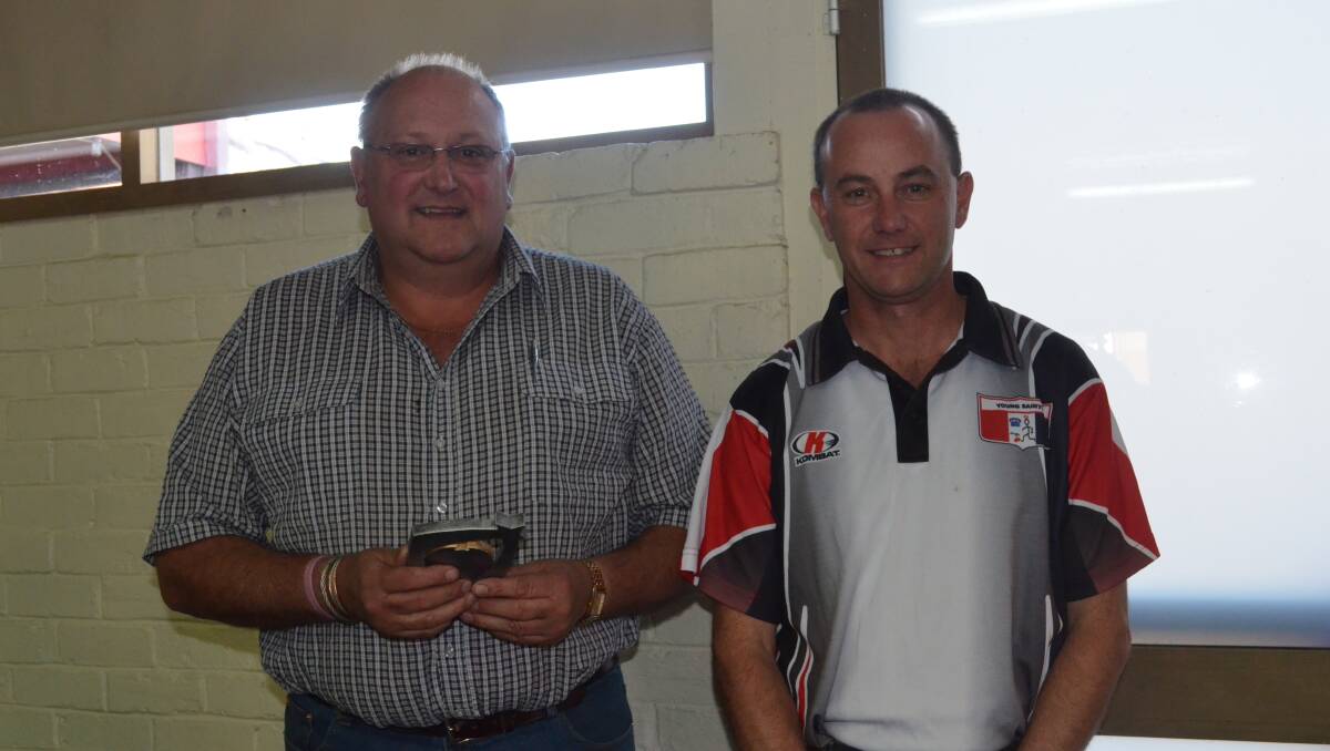 SUPPORT (below): Club president Mark Silk (right) thanks Garry Cummins from the Young Hotel for his support over the season.    (aflpres10)