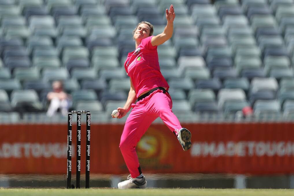 She's got our attention: Ellyse Perry of the Sixers bowls during the Women's Big Bash League match between the Melbourne Renegades and the Sydney Sixers at the WACA on November 02, 2019 in Perth, Australia. Picture: Paul Kane/Getty Images