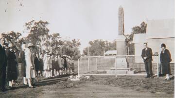 The official opening service of the Bimbi War Memorial with Hamilton Morrow speaking on behalf of Returned Soldiers. Image supplied. 