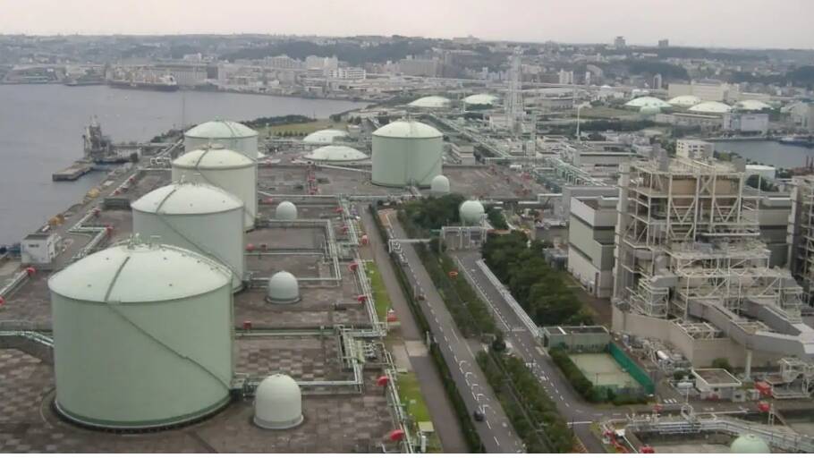 STORAGE TECHNOLOGY: LNG storage tanks at a terminal in Yokohama, Japan. Picture: WikiCommons
