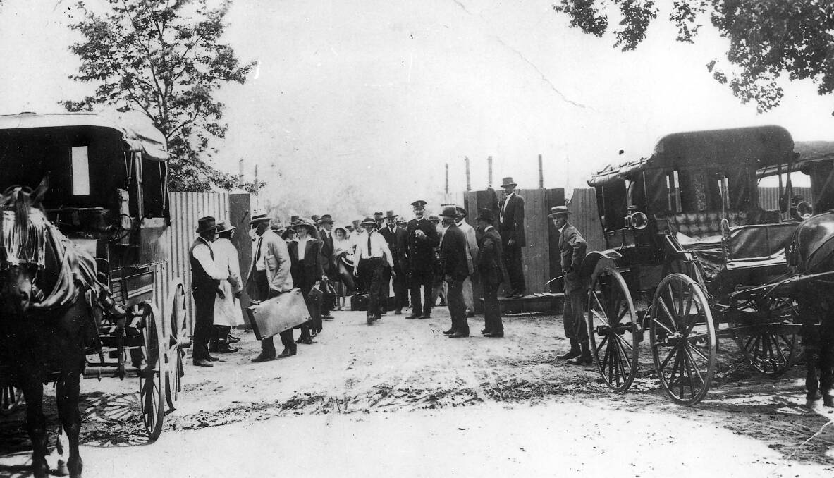 Left: People gather at entrance to quarantine camp at the Albury Sportsground. Note the man holding the suitcase who has a pipe underneath his face mask. Picture: ALBURY LIBRARY MUSEUM COLLECTION