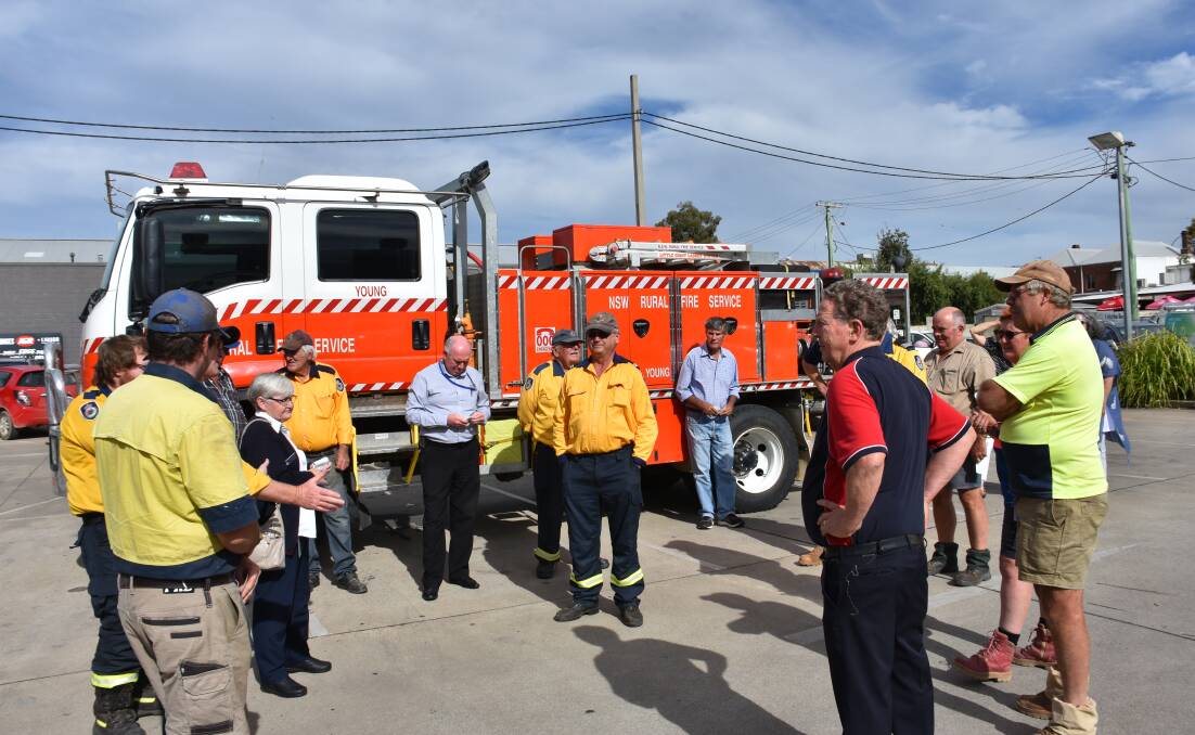 RFS district manager Andrew Dillon thanks Donges IGA.
