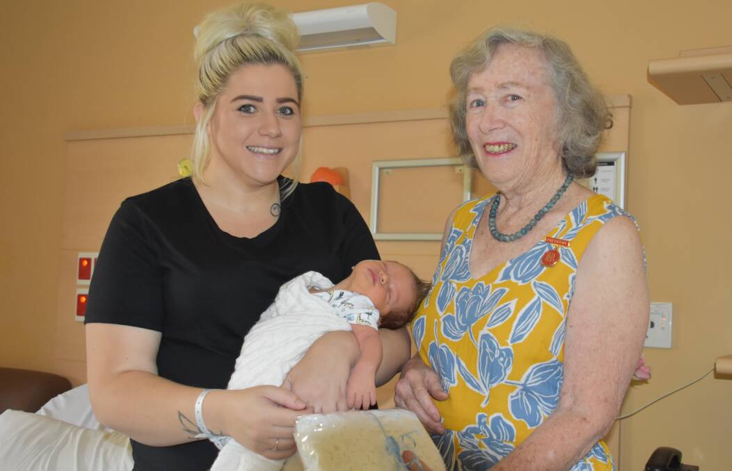 Tori Sams and newborn baby Kingston receive a crocheted blanket from Hospital Auxiliary president Janice Ward. Photo: Peter Guthrie