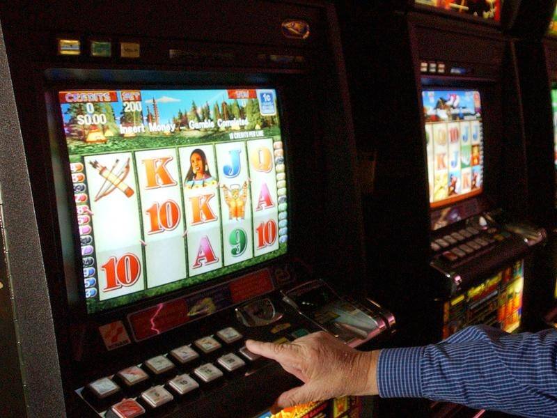Cashless poker machines, with limits on money and time spent, will be trialled at at NSW club.