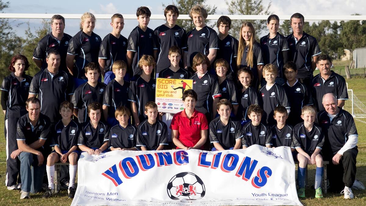 SOCCER FEVER: Young Lions Soccer Club members, pictured with Donges SUPA IGA’s Wendy Silk (front, centre), have the chance to win cash prizes and a training session with Socceroo legend John Aloisi thanks to Donges SUPA IGA.				 (sub)