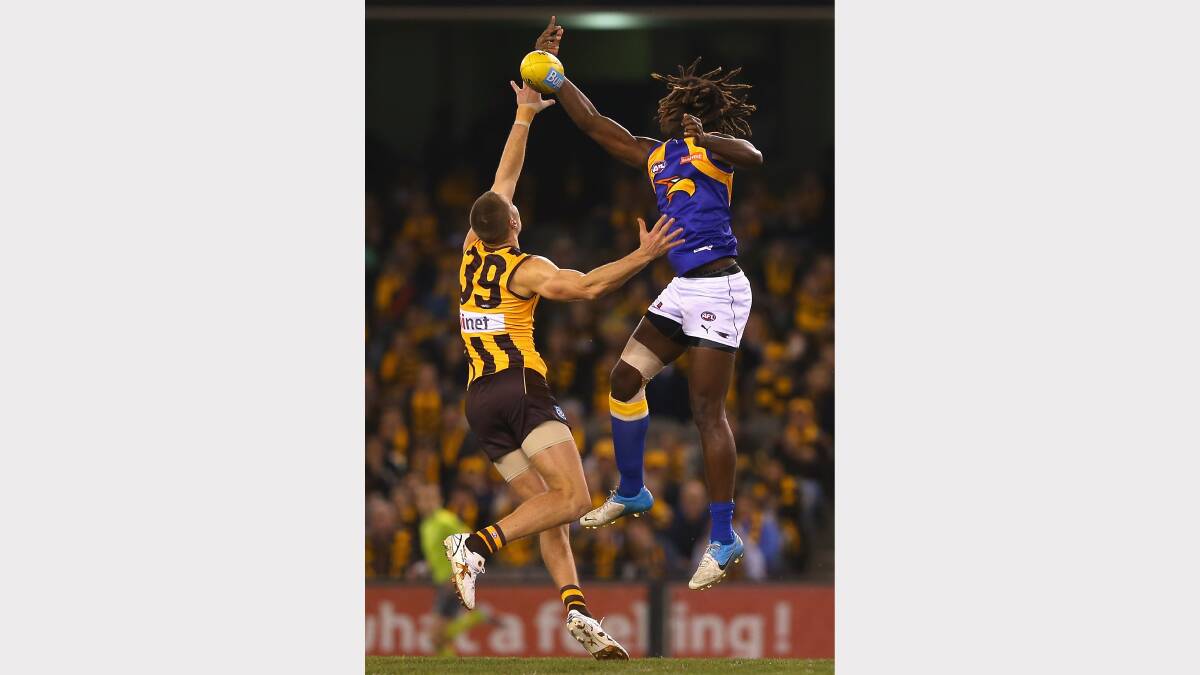 Nic Naitanui competes in the ruck against Max Bailey. Photo: Getty Images.